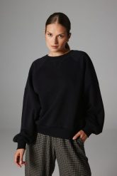 BLUZA ELENA CZARNA M - Flawless. Czarne bluzy Flawless, m, bez wzorów, z bawełny, biznesowe, bez ramiączek, bez kaptura. Za 369.00 zł.