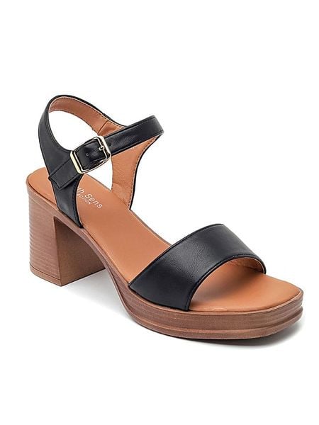 Sixth Sens Sandały w kolorze czarnym na obcasie rozmiar: 38. Czarne sandały Sixth Sens, bez wzorów, z otwartym noskiem, bez obcasa, na koturnie, bez zapięcia. Za 83.22 zł.