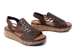 RIEKER V1765-24 brown, sandały damskie. Brązowe sandały Rieker, bez wzorów, bez obcasa, bez zapięcia. Za 349.90 zł.
