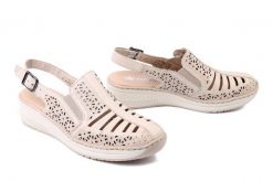 RIEKER 48763-60 beige, sandały damskie. Brązowe sandały Rieker, w ażurowe wzory, bez obcasa, na koturnie, bez zapięcia. Za 359.90 zł.