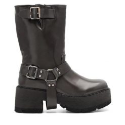 Botki JENNY. Czarne botki Jenny, bez wzorów, bez obcasa, na słupku, bez zapięcia. Za 129.99 zł.