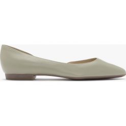 Baleriny z ozdobną cholewką ZOE. Zielone baleriny Ryłko, bez wzorów, ze skóry, bez obcasa, na płaskiej podeszwie, bez zapięcia. Za 249.99 zł.