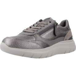Buty GEOX D PLUMMERY Szary. Szare buty trekkingowe Geox, bez wzorów, ze skóry, bez zapięcia, trekkingowe. Za 366.99 zł.