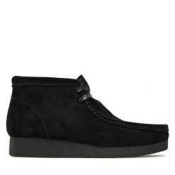 Trzewiki Clarks. Czarne botki Clarks, bez wzorów, bez obcasa, na płaskiej podeszwie, bez zapięcia. Za 429.99 zł.