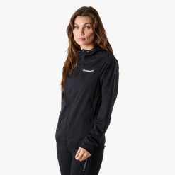 Kurtka do biegania damska Swedemount Ultra Light Running Jacket szybkoschnąca. Czarne kurtki do biegania SWEDEMOUNT, bez wzorów, z tkaniny, bez kaptura, do biegania. Za 329.99 zł.