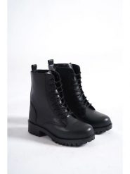 Trendyol Botki w kolorze czarnym rozmiar: 39. Czarne botki Trendyol, bez wzorów, bez obcasa, bez zapięcia. Za 95.92 zł.