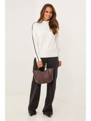 Soft Cashmere Golf w kolorze białym rozmiar: 38/40. Białe swetry Soft Cashmere, bez wzorów, klasyczne, bez ramiączek. Za 164.45 zł.