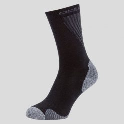 Skarpety Active Warm ODLO. Czarne skarpetki ODLO, bez wzorów, z materiału. Za 101.60 zł.