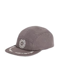 CZAPKA MERCEDES - AMG PETRONAS FORMULA 1 TEAM SILVER ARROWS FLAT. Szare czapki z daszkiem adidas, bez wzorów, z bawełny, eleganckie. Za 199.00 zł.