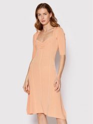 Guess Sukienka codzienna W2YK53 Z30K0 Pomarańczowy Flare Fit. Brązowe sukienki Guess, na co dzień, xs, z aplikacjami, z wiskozy, bez kołnierzyka, bez ramiączek, proste. Za 329.99 zł.