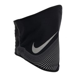 Komin Nike Thera Fit Neckwarmer 2.0. Czarne szaliki i kominy Nike, bez wzorów, sportowe. Za 149.99 zł.