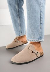 Ciemnobeżowe Klapki Chodaki z Imitacji Zamszu z Klamrą Aklinera. Brązowe klapki Born2be, bez wzorów, z jeansu, eleganckie, bez obcasa, na płaskiej podeszwie, bez zapięcia. W wyprzedaży za 67.49 zł.