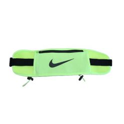 Nerka do biegania NIKE RACE DAY WAIST PACK. Zielone nerki i saszetki Nike, bez wzorów, sportowe, bez dodatków. Za 149.99 zł.