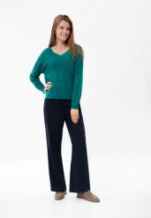 Luźny sweter z dekoltem w serek S-JOY. Niebieskie swetry Volcano, s, bez wzorów, z dzianiny, eleganckie, bez ramiączek. Za 129.99 zł.