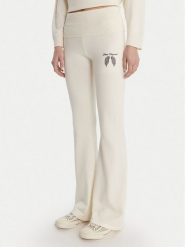 Guess Spodnie dzianinowe W6RB63 Z2V62 Écru Relaxed Fit. Spodnie materiałowe Guess, z aplikacjami, z dzianiny. Za 389.99 zł.