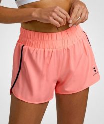 Spodenki damskie Tenis/Padel Training. Czerwone szorty sportowe NORDICDOTS, bez wzorów, z materiału, z standardowym stanem, na fitness i siłownię. Za 190.00 zł.