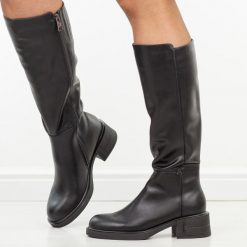 Czarne skórzane kozaki damskie Vinceza 67054. Czarne kozaki VINCEZA, na jesień, bez wzorów, z dzianiny, eleganckie, z okrągłym noskiem, bez obcasa, na obcasie, bez zapięcia. Za 399.00 zł.