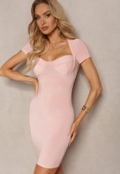 Różowa Sukienka Bodycon z Usztywnionym Serduszkowym Dekoltem Asinela. Czerwone sukienki Renee, na co dzień, bez wzorów, z jeansu, klasyczne, bez kołnierzyka, bez ramiączek, mini, bodycon. W wyprzedaży za 75.99 zł.