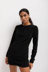 Dopasowana sukienka z marszczeniami w kolorze SHINY BLACK - ALIZEE-S. Czarne sukienki Marsala, na co dzień, s, bez wzorów, z materiału, klasyczne, bez kołnierzyka, bez ramiączek, mini, dopasowane. W wyprzedaży za 74.95 zł.