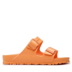 Klapki Birkenstock. Brązowe klapki Birkenstock, bez wzorów, bez obcasa, bez zapięcia. Za 219.99 zł.
