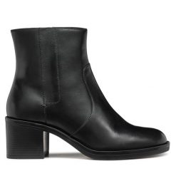 Botki Geox. Czarne botki Geox, bez wzorów, bez obcasa, na słupku, bez zapięcia. Za 429.99 zł.