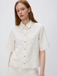 Koszula z żakardowym wzorem - złamana biel. Koszule Reserved, l, bez wzorów, z tkaniny, bez kołnierzyka, bez ramiączek. Za 149.99 zł.