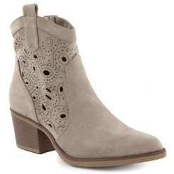 Botki damskie kowbojki ażurowe beżowe eVento 9452. Brązowe botki eVento, w ażurowe wzory, z nubiku, bez obcasa, bez zapięcia. Za 169.99 zł.