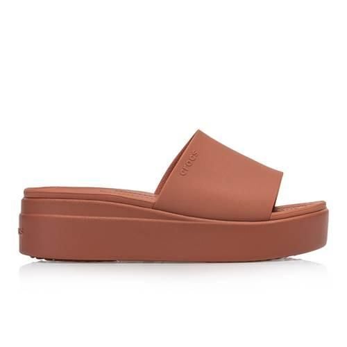 Klapki Dla Dorosłych Crocs Brooklyn Slide. Brązowe klapki Crocs, bez wzorów, z materiału, bez obcasa, bez zapięcia. Za 181.99 zł.