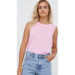 Vero Moda top z lnem kolor różowy. Czerwone topy Vero Moda, l, bez wzorów, z dzianiny, bez kołnierzyka, bez ramiączek. W wyprzedaży za 44.99 zł.