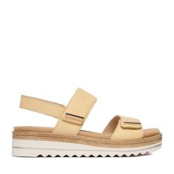 Sandały Remonte. Żółte sandały Remonte, bez wzorów, bez obcasa, na płaskiej podeszwie, bez zapięcia. Za 379.99 zł.