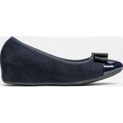 Granatowe baleriny damskie. Baleriny marki Kazar. Za 399.00 zł.