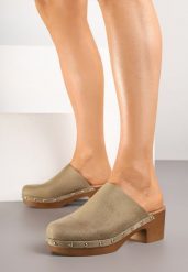 Zielone Klapki Drewniaki Typu Mule na Słupku Zdobione Nitami Hlerra. Zielone klapki Renee, z aplikacjami, z jeansu, eleganckie, bez obcasa, na obcasie, bez zapięcia. Za 89.99 zł.