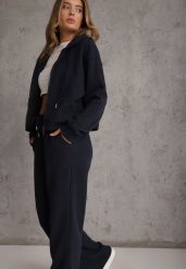 Granatowy Prążkowany Komplet Dresowy Spodnie o Szerokim Kroju i Bluza z Kapturem Rerih. Niebieskie bluzy Renee, l, bez wzorów, z dresówki, z kapturem. Za 169.99 zł.