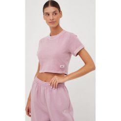 Reebok Classic t-shirt bawełniany kolor różowy. Czerwone t-shirty Reebok Classic, l, bez wzorów, z bawełny, bez kołnierzyka, bez ramiączek. W wyprzedaży za 93.99 zł.