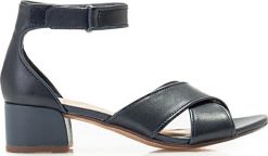 Clarks Sandały Clarks Caroleigh Rise 26165100. Sandały Clarks, bez wzorów, bez obcasa, bez zapięcia. Za 284.90 zł.