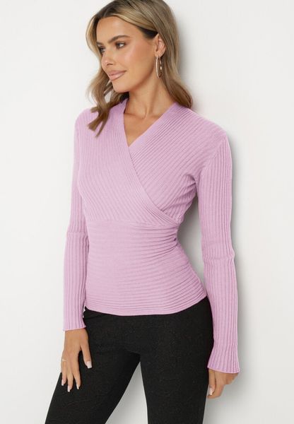 Fioletowy Dopasowany Sweter w Prążki z Kopertowym Dekoltem Masasani. Fioletowe swetry Born2be, s, bez wzorów, z bawełny, bez ramiączek. Za 44.99 zł.