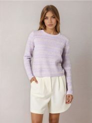 Ażurowy sweter w paski - fioletowy. Fioletowe swetry Sinsay, l, w ażurowe wzory, bez ramiączek. Za 39.99 zł.