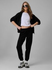 4F Spodnie dresowe joggery damskie - czarne XL. Czarne spodnie dresowe 4f, bez wzorów, z dresówki. Za 159.99 zł.