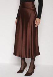 Brązowa Rozkloszowana Midi Spódnica Satynowa Zapinana na Suwak z Gumką w Pasie Williwarne. Brązowe spódnice Born2be, l, bez wzorów, z satyny, midi, rozkloszowane. Za 109.99 zł.