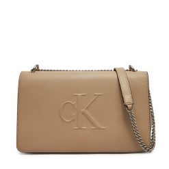 Torebka Calvin Klein Jeans. Brązowe kopertówki Calvin Klein Jeans, bez wzorów, z jeansu, wizytowe, bez dodatków. Za 329.99 zł.