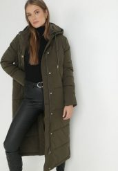 Ciemnozielona Kurtka za Kolano Pikowana z Kapturem Talki. Zielone kurtki Born2be, l, z aplikacjami, eleganckie, z kapturem. W wyprzedaży za 314.99 zł.