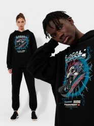 4F Bluza overisze uniseks z nadrukiem 4F x Local Heroes M. Czarne bluzy 4f, l, bez wzorów, sportowe, bez ramiączek, z kapturem. W wyprzedaży za 149.99 zł.