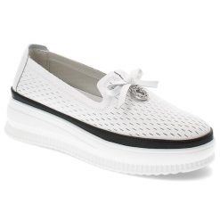 Białe Półbuty Venezia Płaskie Eleganckie Obuwie Damskie. Białe półbuty wsuwane Venezia, z aplikacjami, biznesowe, bez obcasa, na płaskiej podeszwie. Za 209.00 zł.