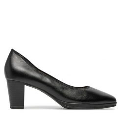 Czółenka Caprice. Czarne czółenka Caprice, bez wzorów, bez obcasa, bez zapięcia. Za 369.99 zł.
