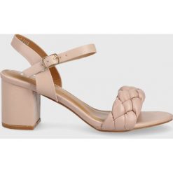 Answear Lab sandały kolor różowy. Czerwone sandały Answear Lab, bez wzorów, z materiału, bez obcasa, na obcasie, bez zapięcia. W wyprzedaży za 129.99 zł.