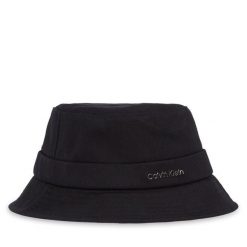 Kapelusz Calvin Klein. Czarne kapelusze Calvin Klein, bez wzorów. Za 149.99 zł.