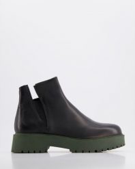 CZARNE BOTKI 77247 VACCH NERO. Czarne botki Venezia, bez wzorów, ze skóry, bez obcasa, bez zapięcia. Za 299.00 zł.