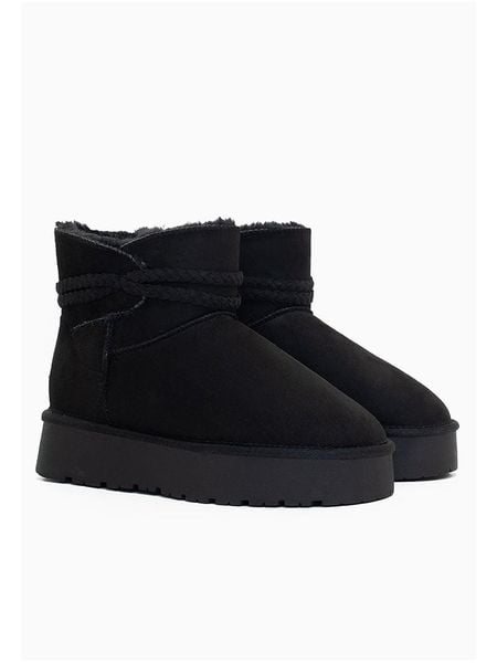 ISLAND BOOT Botki zimowe "Keorgie" w kolorze czarnym rozmiar: 40. Czarne botki Island Boot, bez wzorów, z materiału, bez obcasa, bez zapięcia. Za 170.95 zł.