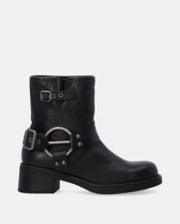CZARNE SKÓRZANE BOTKI Z KLAMRAMI W014LEBLOBB008. Czarne botki Venezia, bez wzorów, ze skóry, bez obcasa, bez zapięcia. Za 359.00 zł.