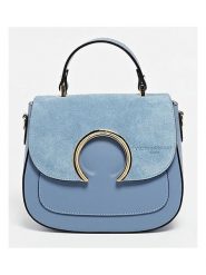 Victor & Hugo Paris Skórzana torebka "Mina" w kolorze błękitnym - 24 x 19 x 10,5 cm rozmiar: onesize. Niebieskie torebki klasyczne Victor & Hugo Paris, bez wzorów, z materiału, przez ramię, bez dodatków. Za 304.99 zł.